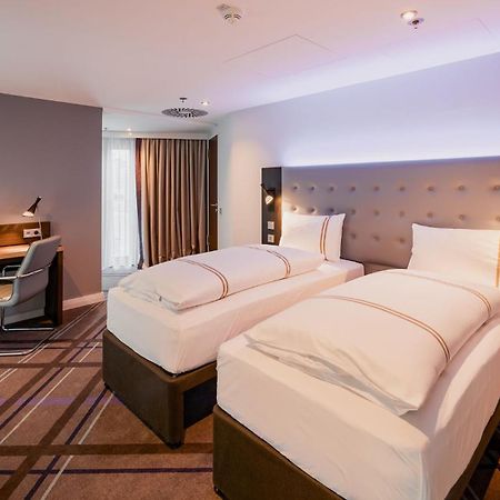 Premier Inn Stuttgart City Europaviertel Exteriör bild