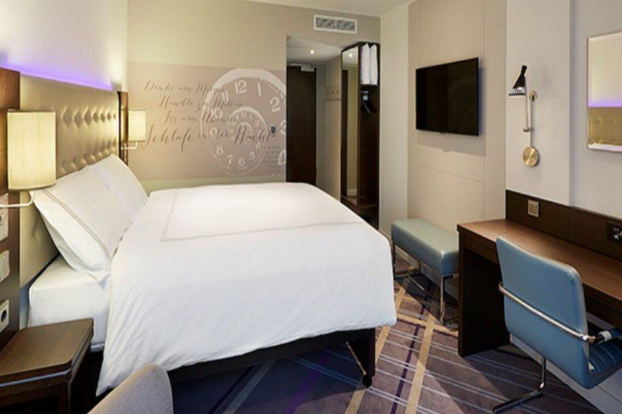 Premier Inn Stuttgart City Europaviertel Exteriör bild