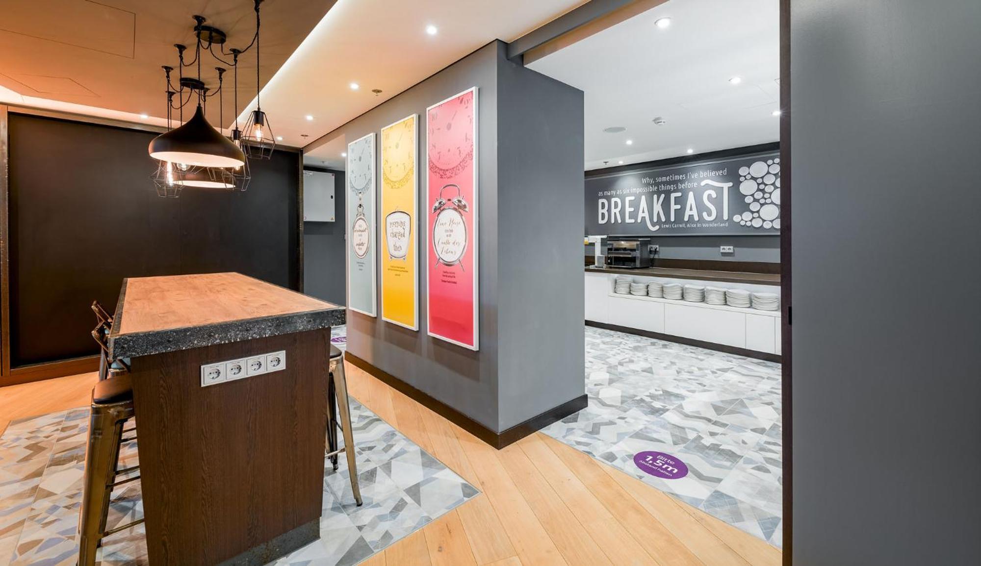 Premier Inn Stuttgart City Europaviertel Exteriör bild