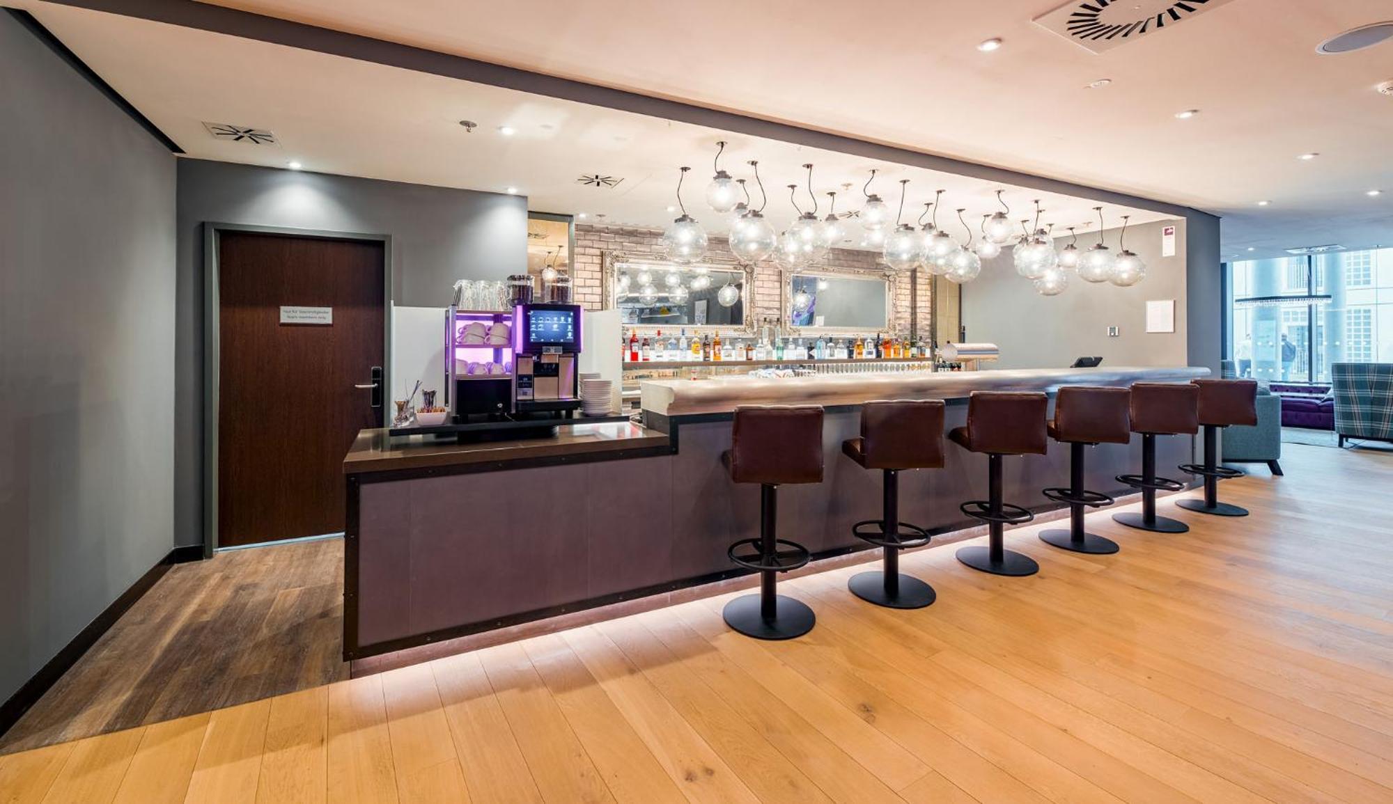 Premier Inn Stuttgart City Europaviertel Exteriör bild