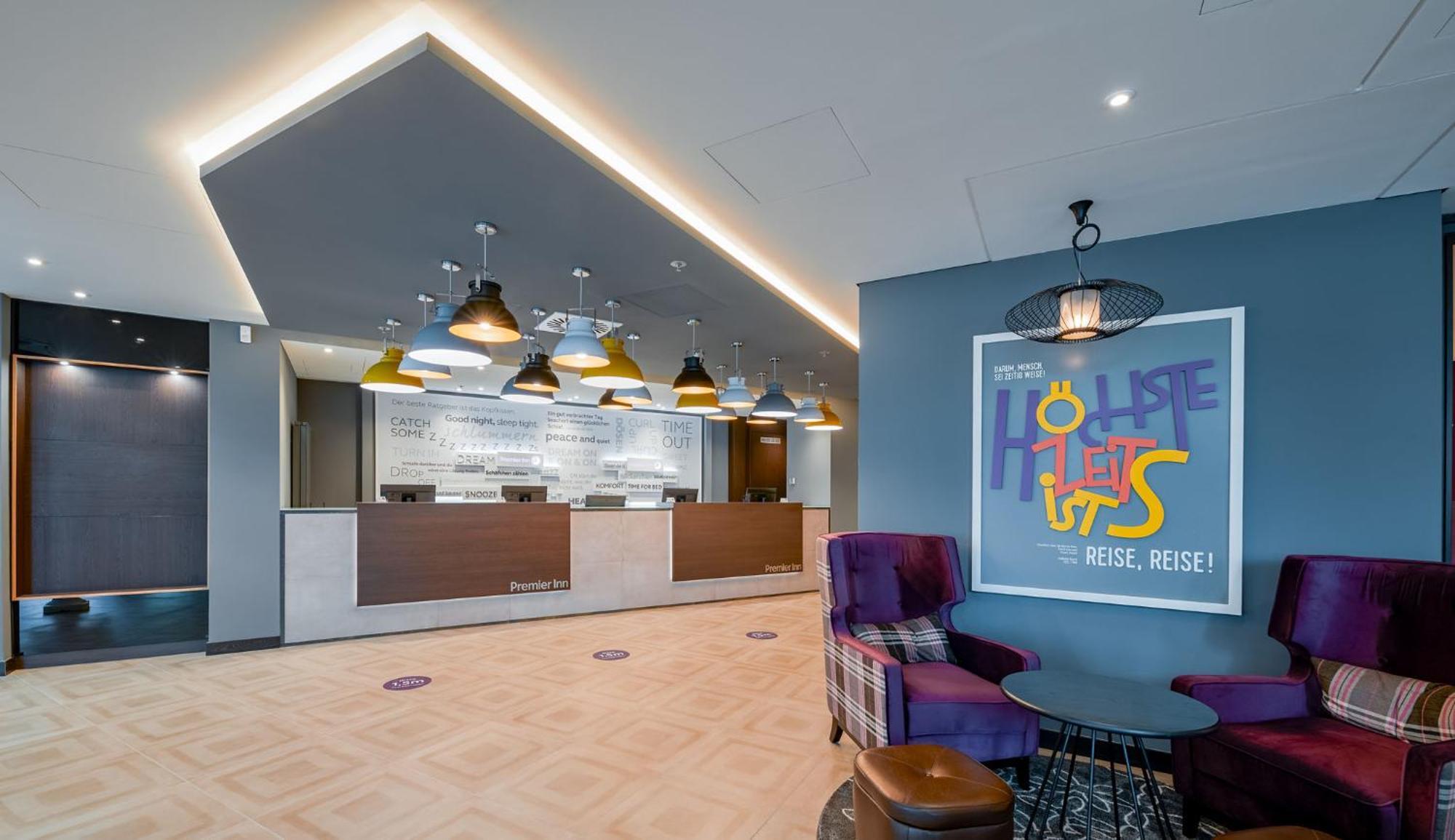 Premier Inn Stuttgart City Europaviertel Exteriör bild