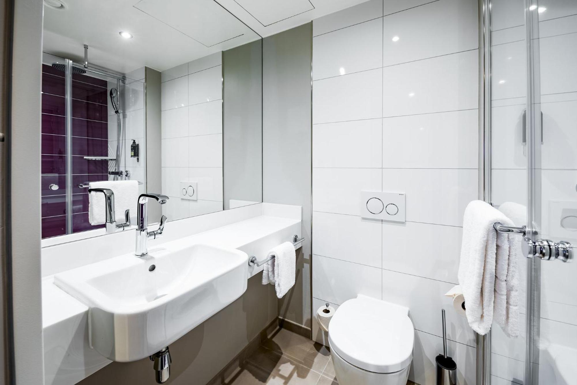 Premier Inn Stuttgart City Europaviertel Exteriör bild