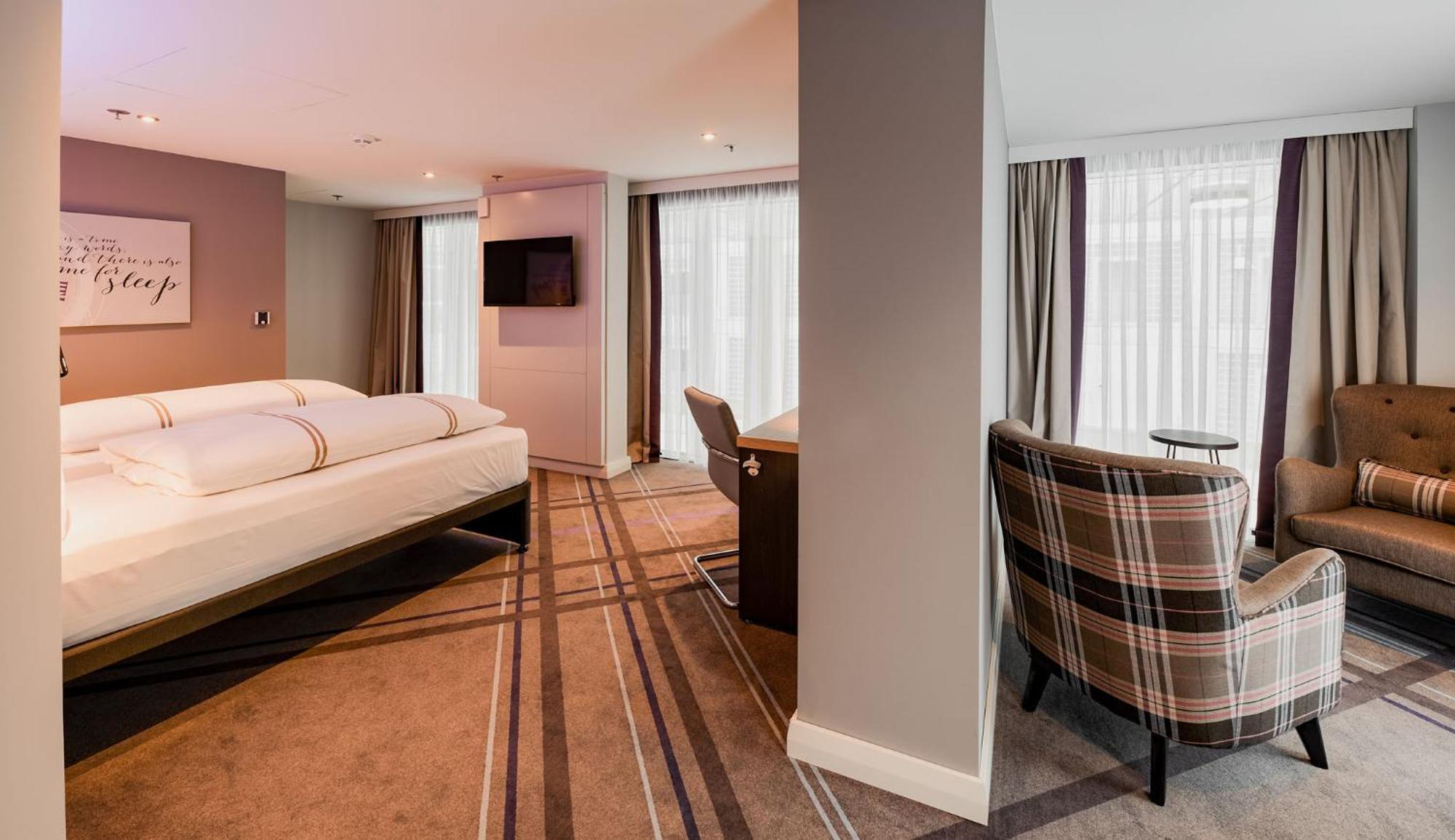 Premier Inn Stuttgart City Europaviertel Exteriör bild