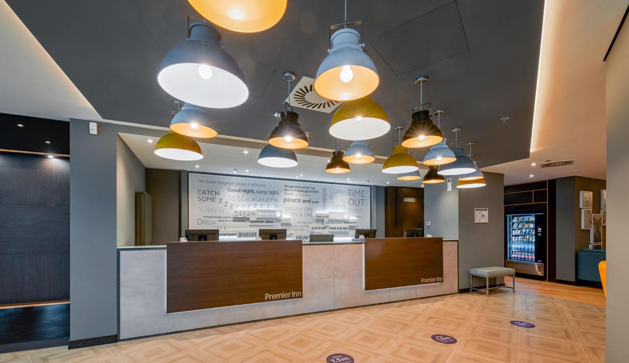 Premier Inn Stuttgart City Europaviertel Exteriör bild