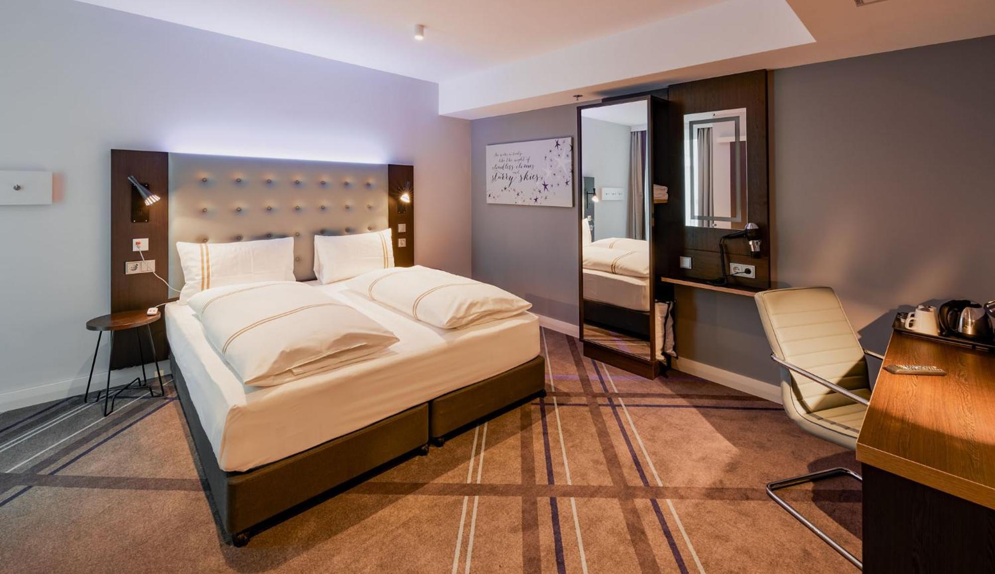 Premier Inn Stuttgart City Europaviertel Exteriör bild