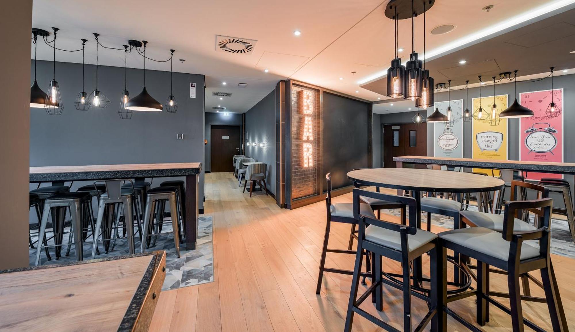 Premier Inn Stuttgart City Europaviertel Exteriör bild
