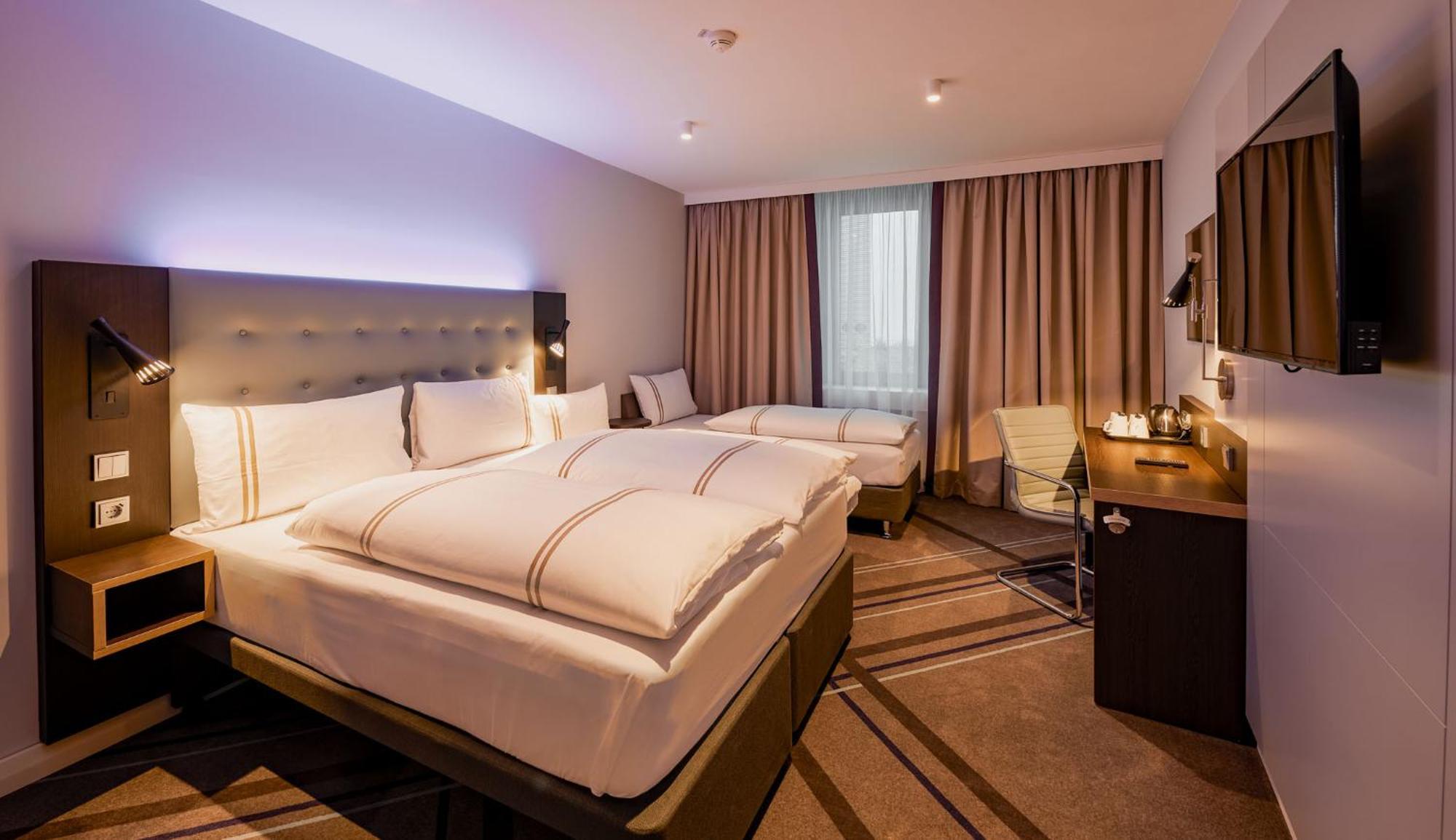 Premier Inn Stuttgart City Europaviertel Exteriör bild