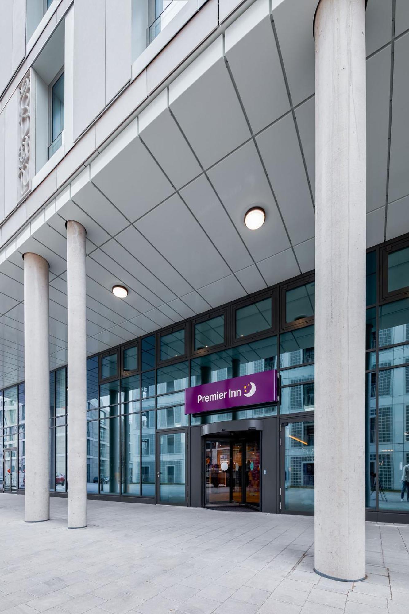 Premier Inn Stuttgart City Europaviertel Exteriör bild